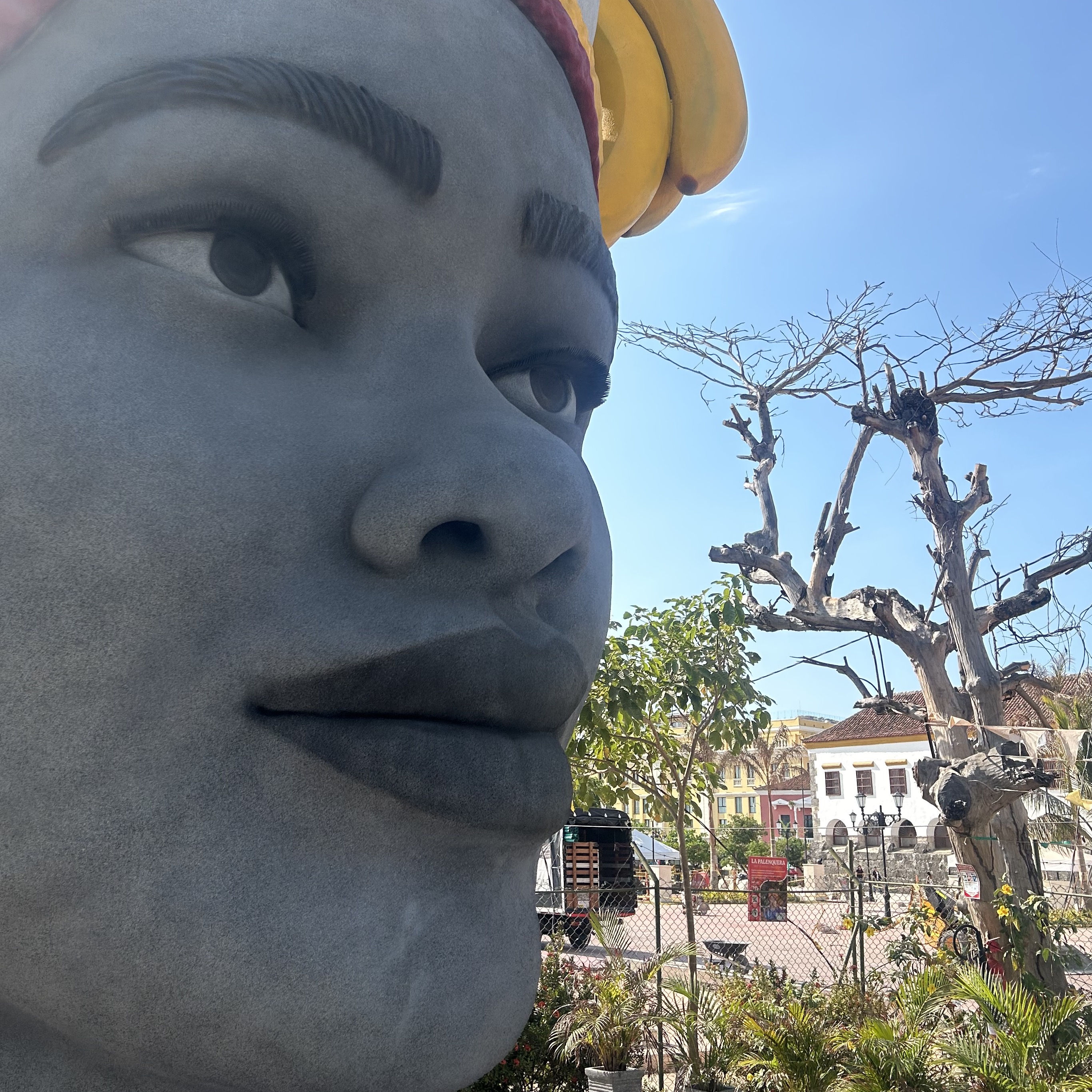 Face statue in Cartegana Colombia by Fabien